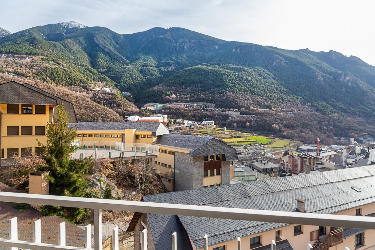 Andbnb I Apartamento Centrico Con Terraza Y Parking Gratuito Apartment Andorra la Vella Ngoại thất bức ảnh